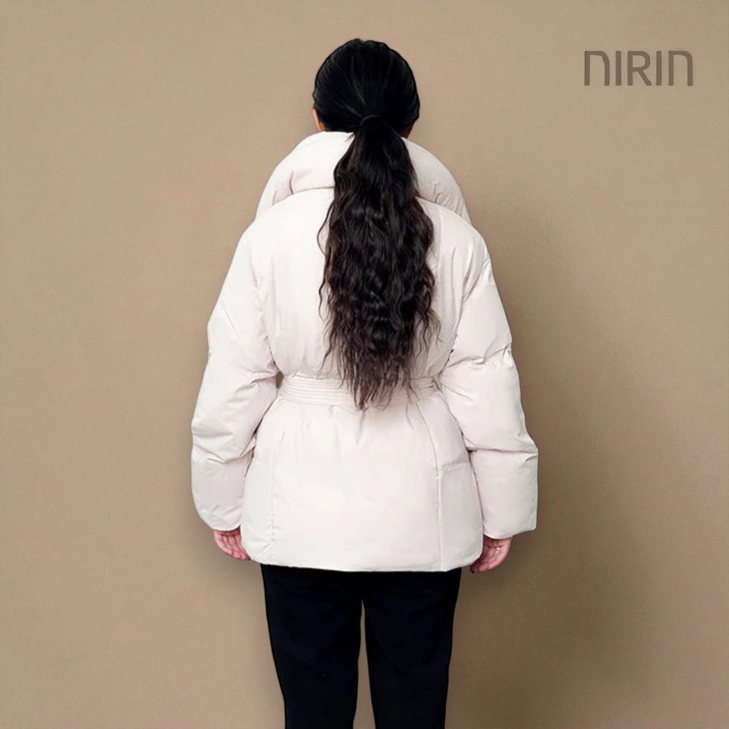 Moderne Short Pufferjas met Ceintuur