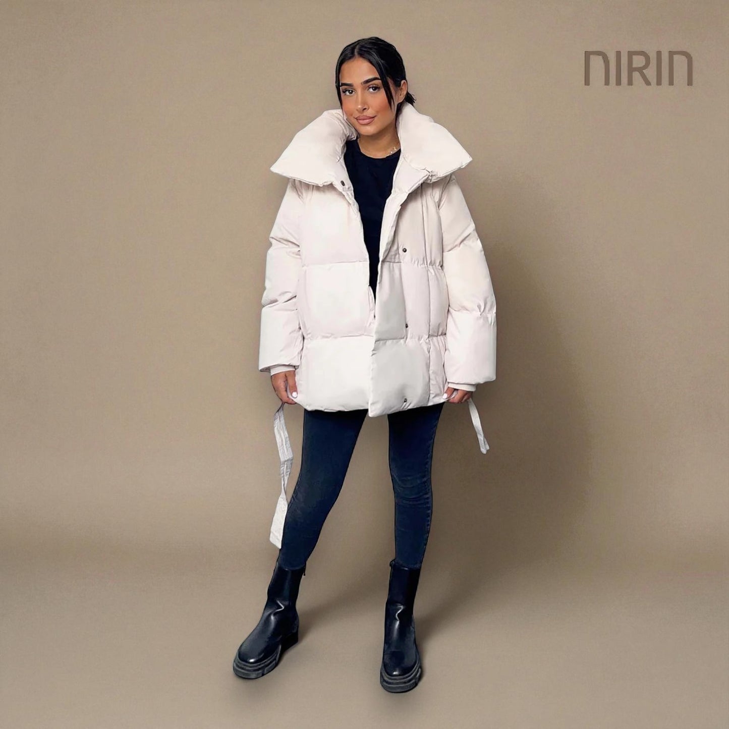 Moderne Short Pufferjas met Ceintuur