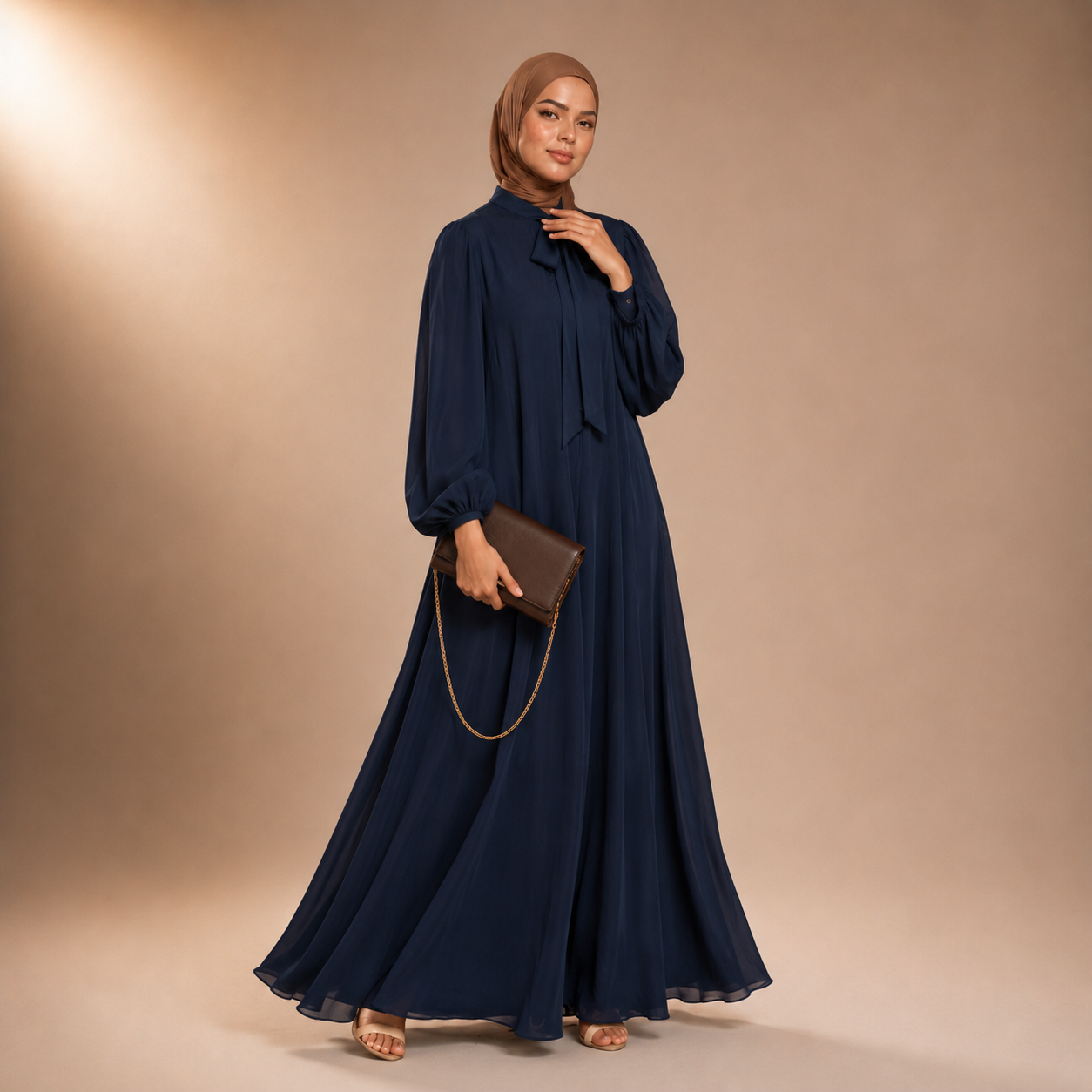 Raniya Luchtige Dress met Strik