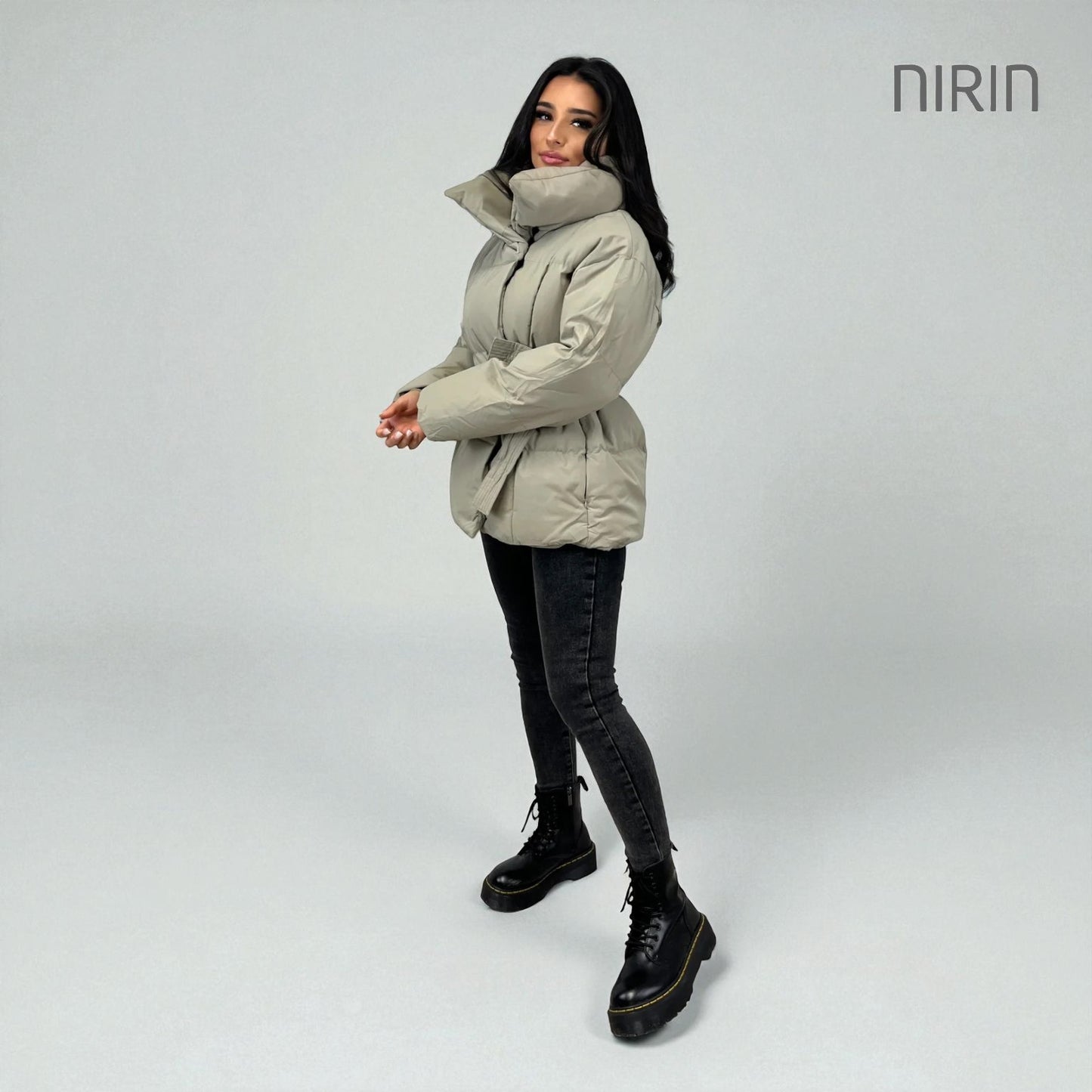 Moderne Short Pufferjas met Ceintuur