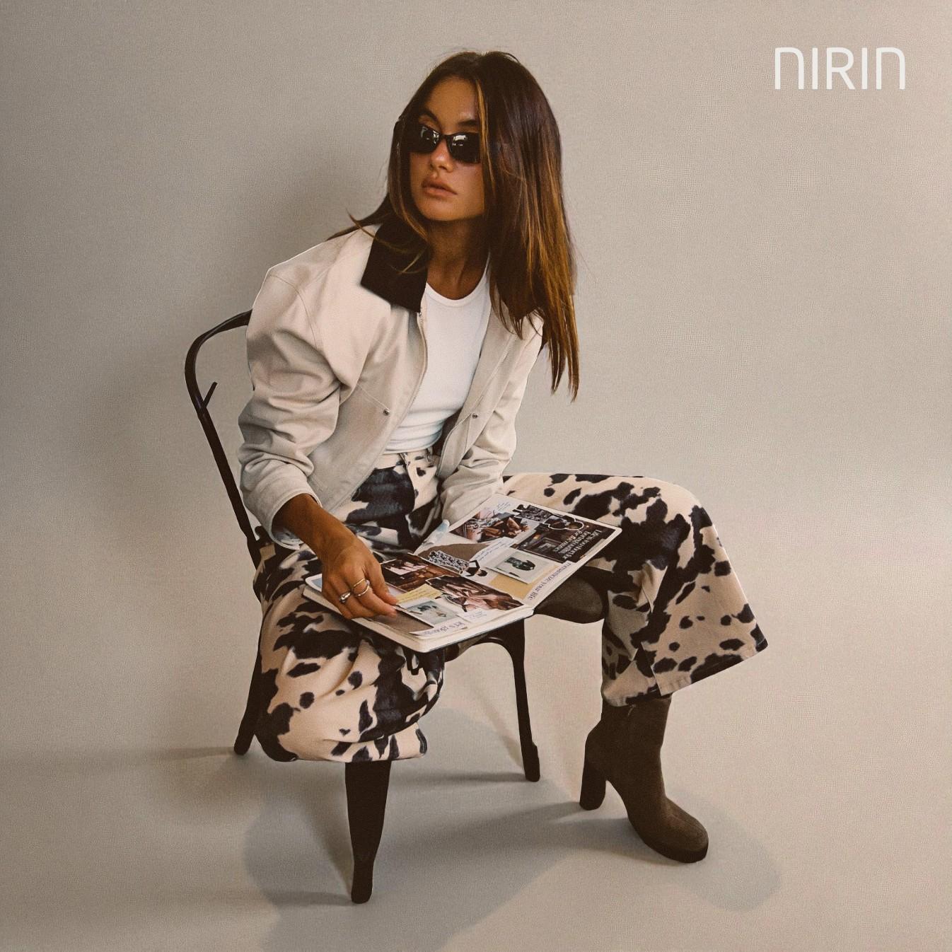 YANA Light Khaki Cropped Jas